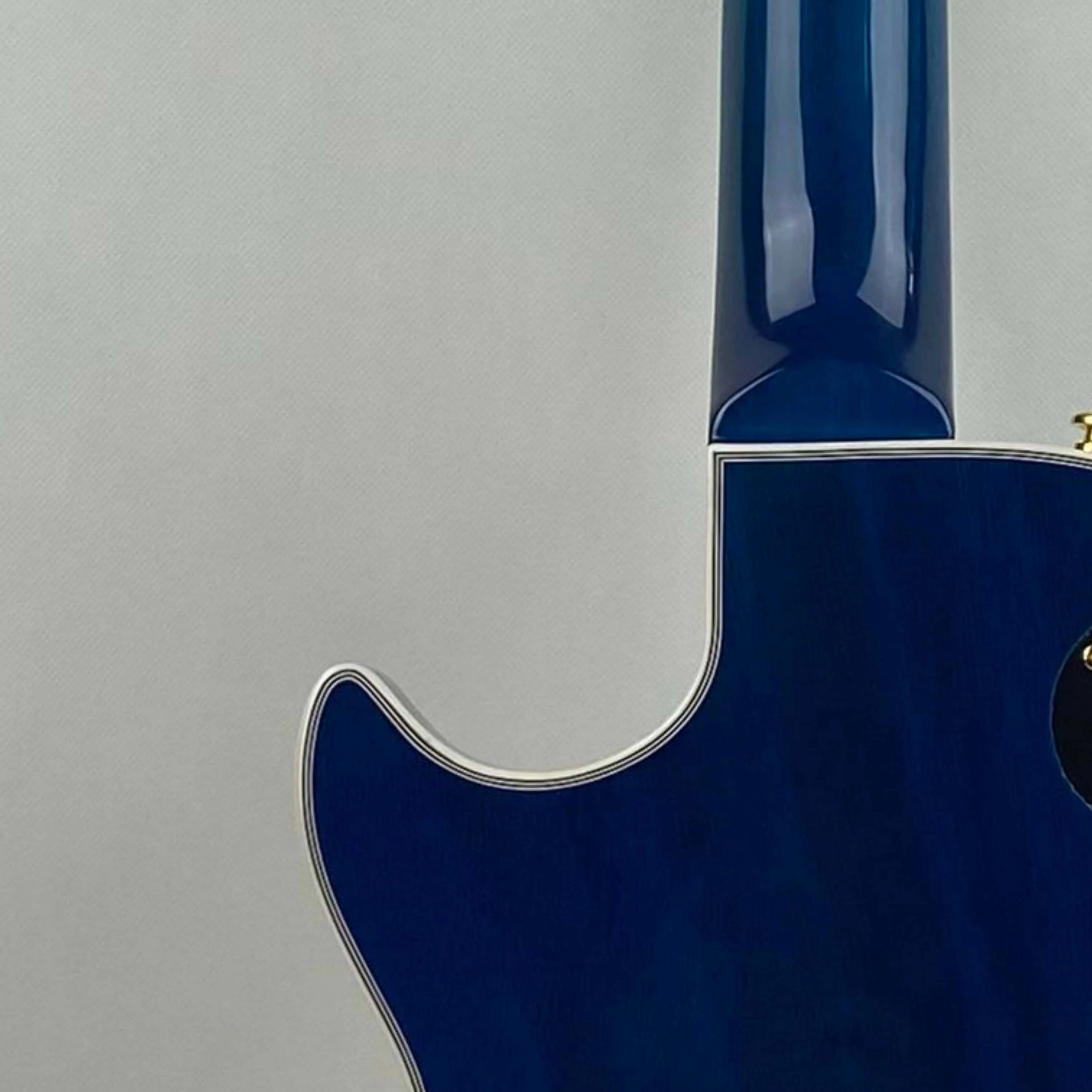 

Электрогитара Blue Flame с кленовой декой, 22 лада, гриф из палисандра, корпус из красного дерева, золотая фурнитура