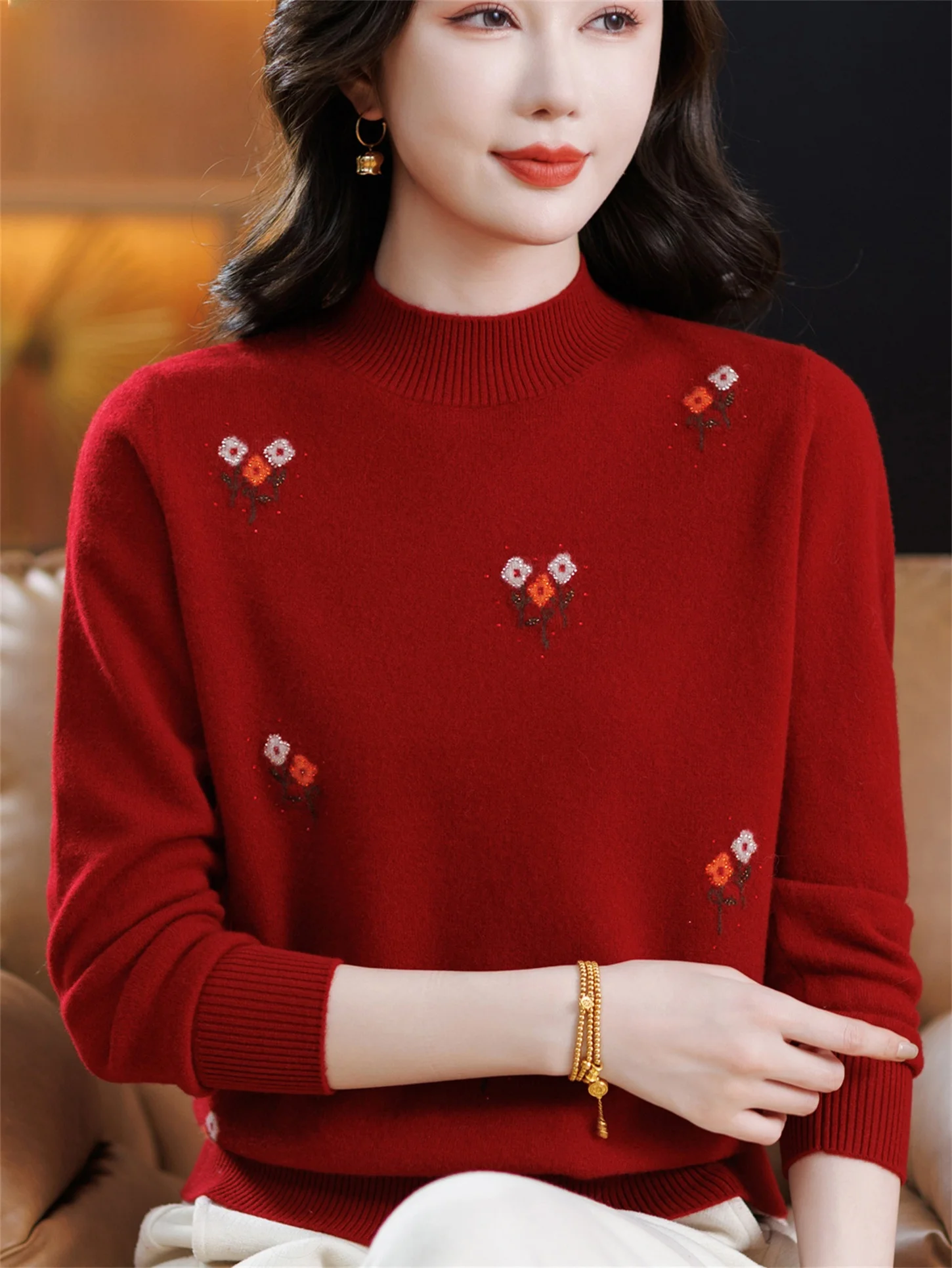 

Утягивающая вышитая шерстяная основа для женщин, свободная посадка, модная осенне-зимняя новинка, универсальная одежда для среднего возраста и пожилых людей...