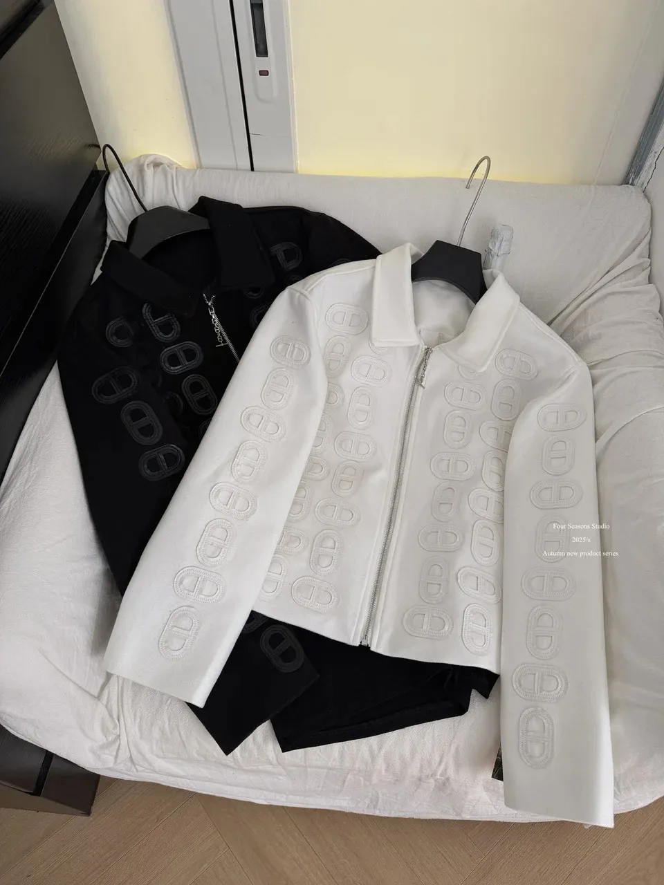 Clothland Women Elegant Pattern Woolen Jacket Zipper Long Sleeve White Black Female Office Wear Coats Mujer CB316