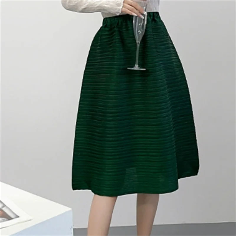 

Miyake Pleated Women's Half Skirt 2025 Spring New Horizontal Minimalist Solid Color Loose Design Skirt 2026 Summer New