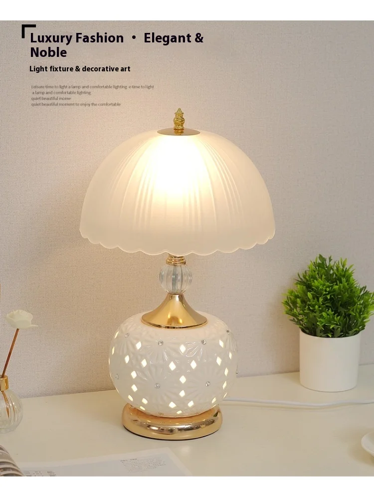 

Bedroom bedside lamp, modern, simple, high-end, European style, creative, warm, romantic, ceramic desk lamp