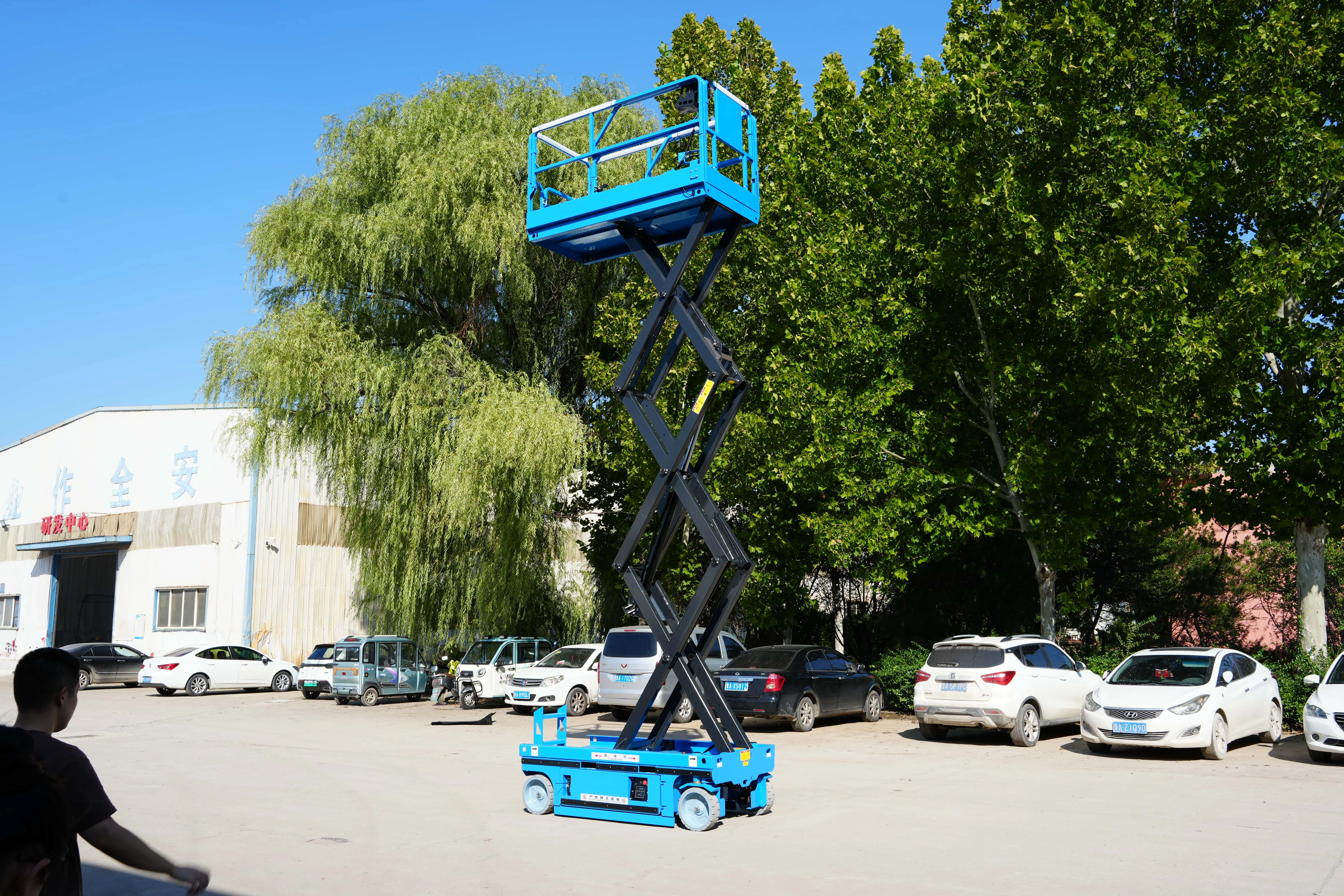4-14m Electric Hydraulic Scissor Lift 500kg Wheeled Aerial Work Platform Semi-automatic Hydraulic Lifting Platform