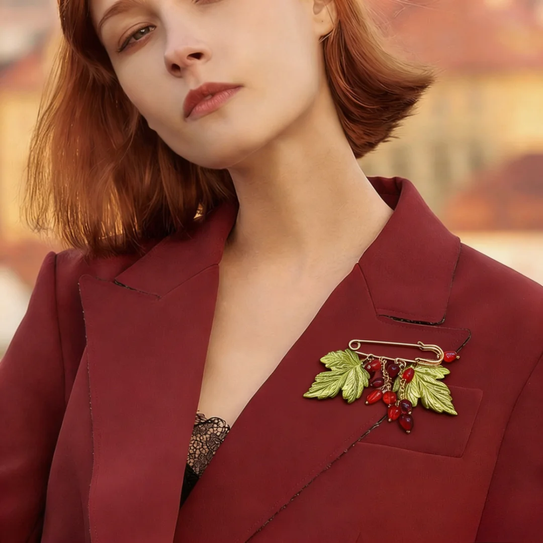 Vintage Maple Leaf Red Bead Safety Pin Brooch, Retro Green Leaf Crystal Tassel Lapel Pin, Elegant Nature Metal Badge Coat Scarf