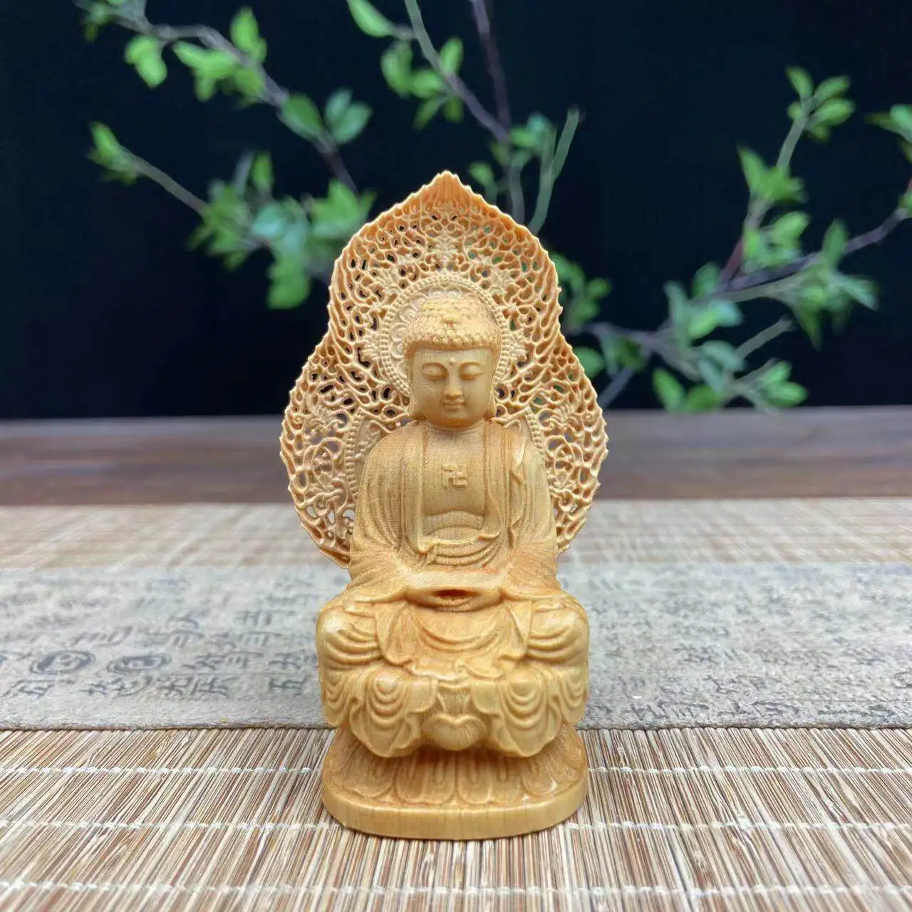 

Cz thuja wood carving great sun tathagata buddha statue character ornaments carved sitting lotus buddha sakyamuni statue home