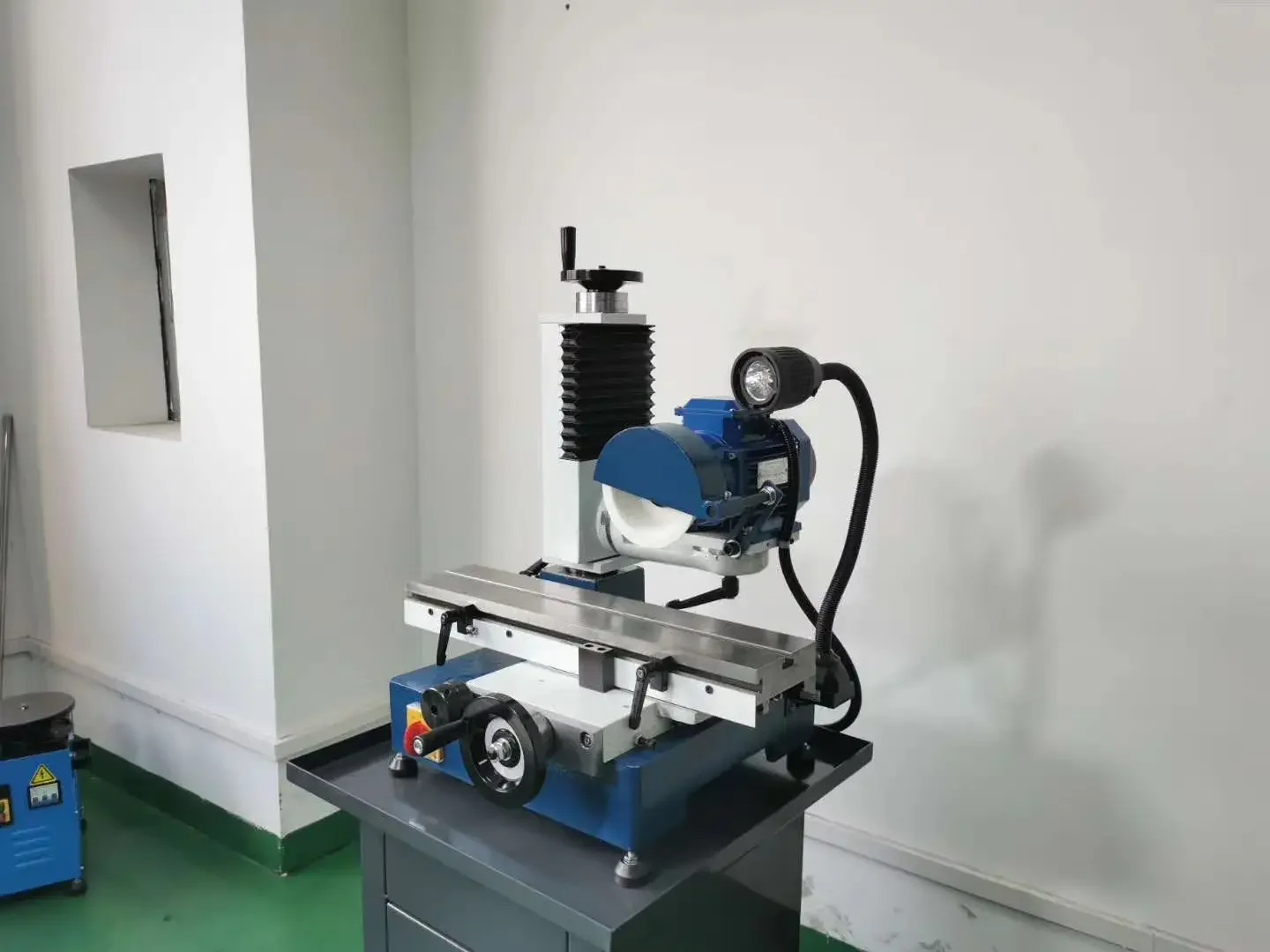 CNC tool grinder Small machine tool grinding machine