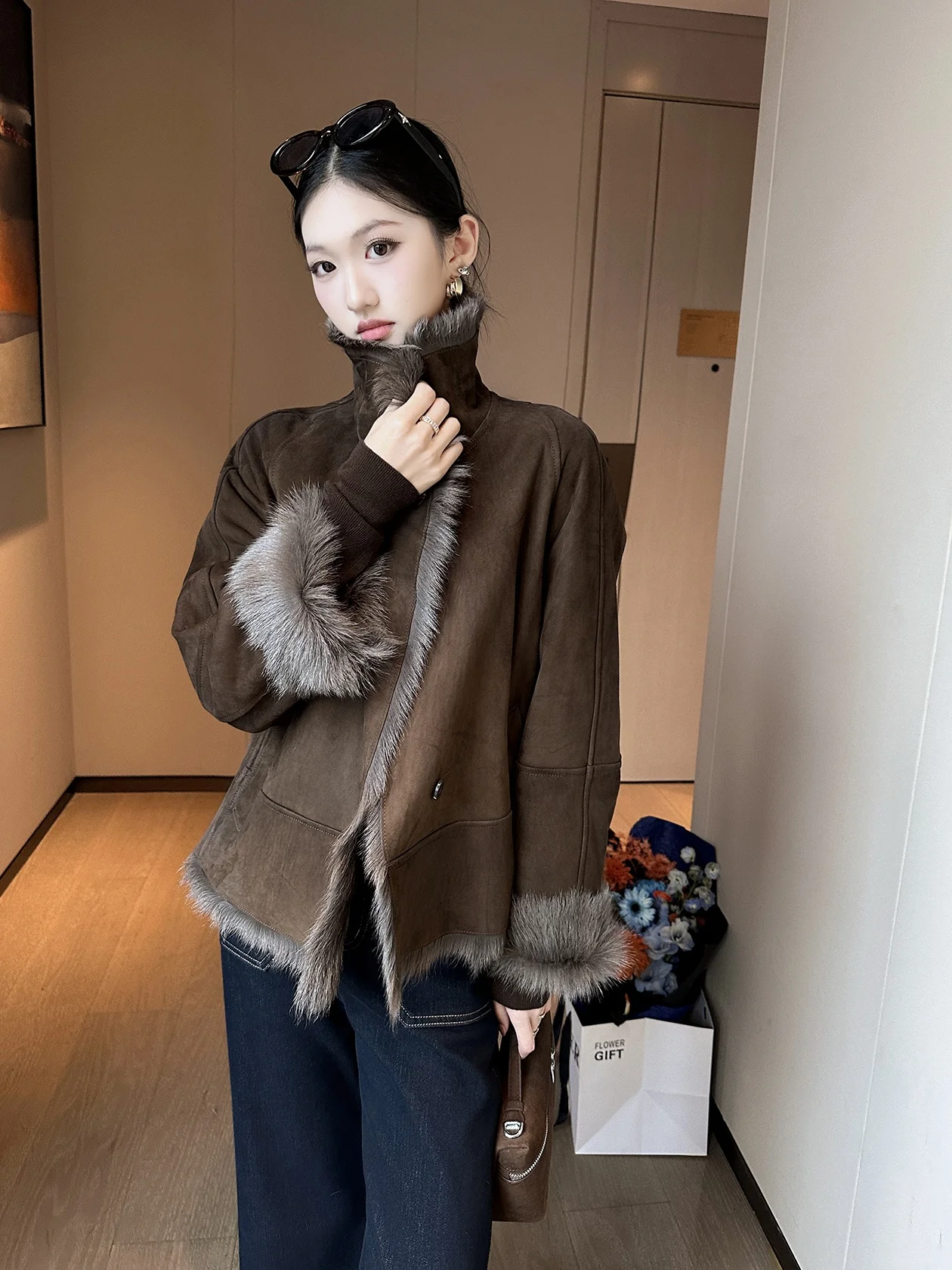 

Faionable Deep Brown Faux Fur Jaet Women's Winter 2025 New Sle Retro ort Coat Inteated Leather And Fur Coat for Ladies