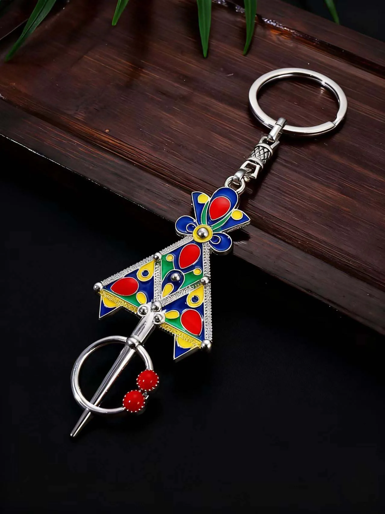 Silver Kabyle Jewelry Keychain with Enamel Pattern Design