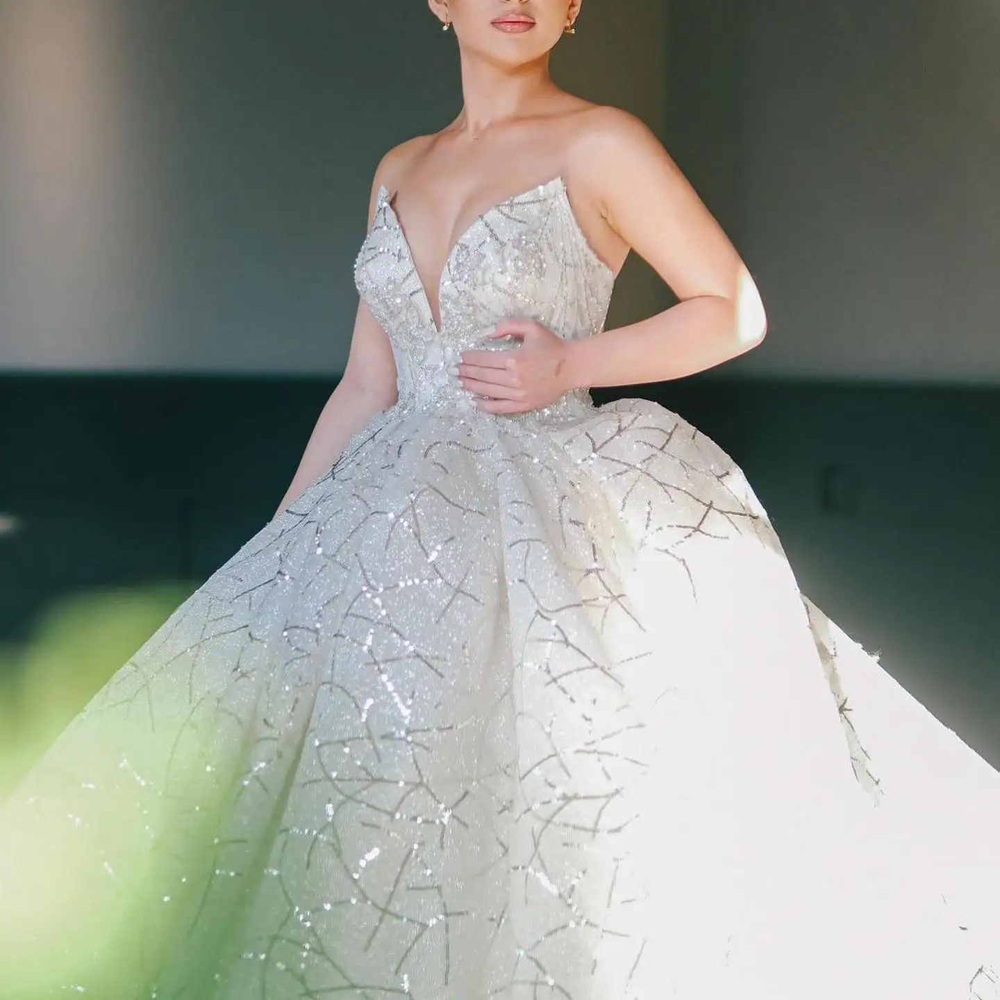 Customized 2026 New Sexy And Elegant Princess Dress Strapless Deep V-Neck Puffy Dress Sparkling Veil Vestidos De Noiva