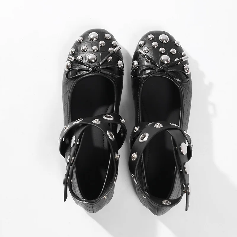 รองเท้าบัลเล่ต์แบบมีโบว์ประดับ รุ่นปี 2026 สไตล์พังก์ สายหนังนิ่ม รองเท้าแมรี่เจนสำหรับผู้หญิง รองเท้าลำลองใส่สบายสำหรับเต้น