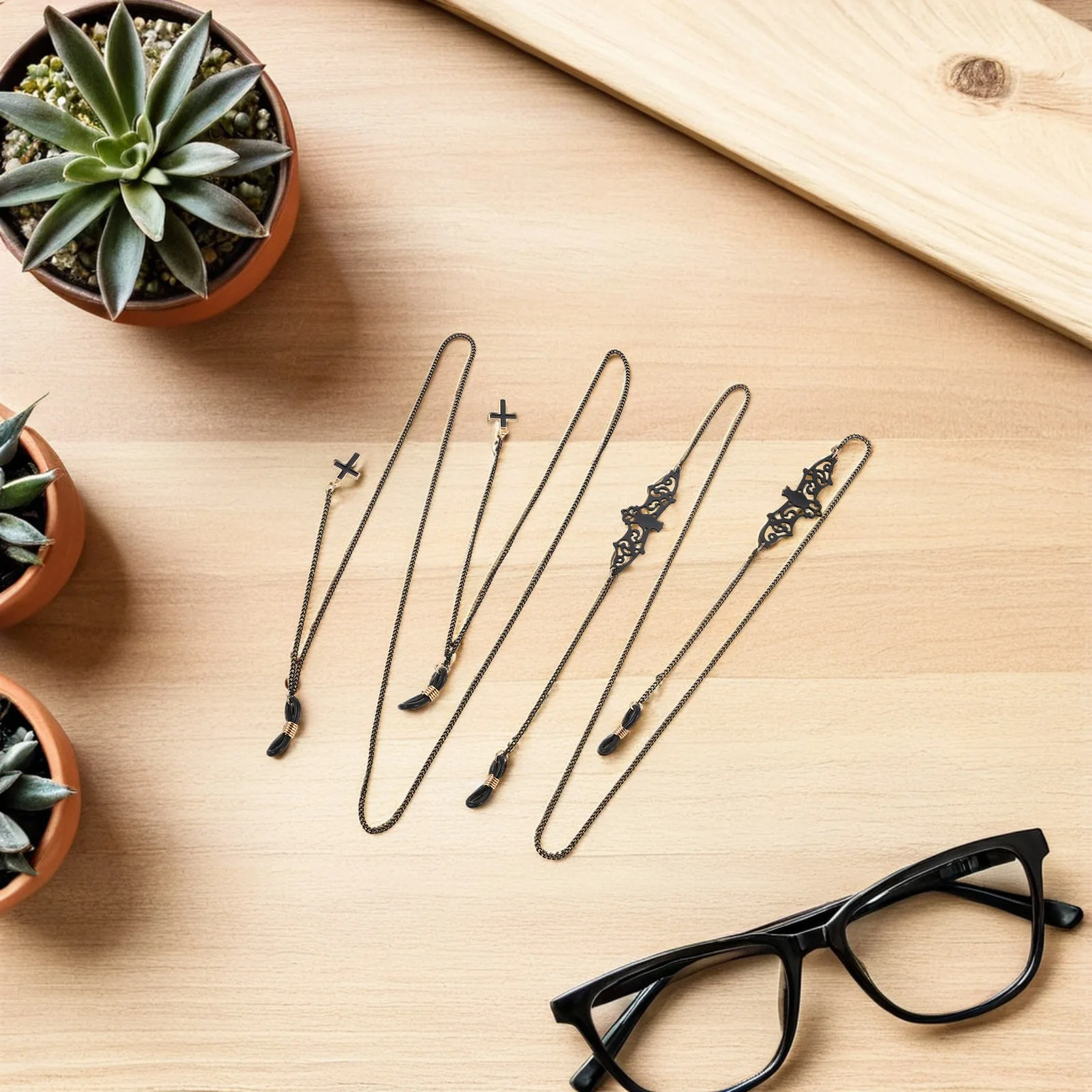 

4Pcs Halloween Eyeglass Chains Black Metal Glasses Neck Chains Bat Cross Design Gothic Glasses Strap Women Party Decoration