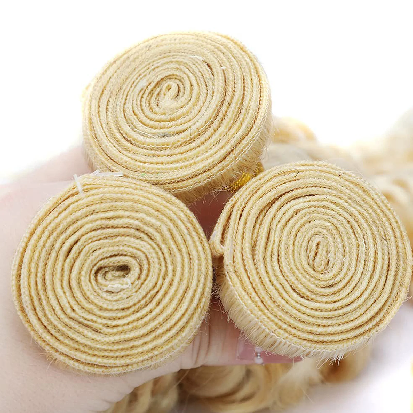 613 #   Ekstensi Rambut Manusia Remy Brasil Pirang Jerry Curly 100% Rambut Manusia untuk Tata Rambut Wanita 12-26 Inci