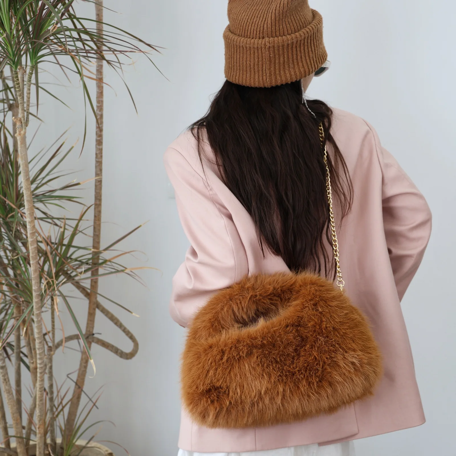 Torebki damskie jesienno-zimowe z imitacji futra lisa, modne pluszowe kopertówki, amerykański elegancki luksusowy design, torebka crossbody na łańcuszku.