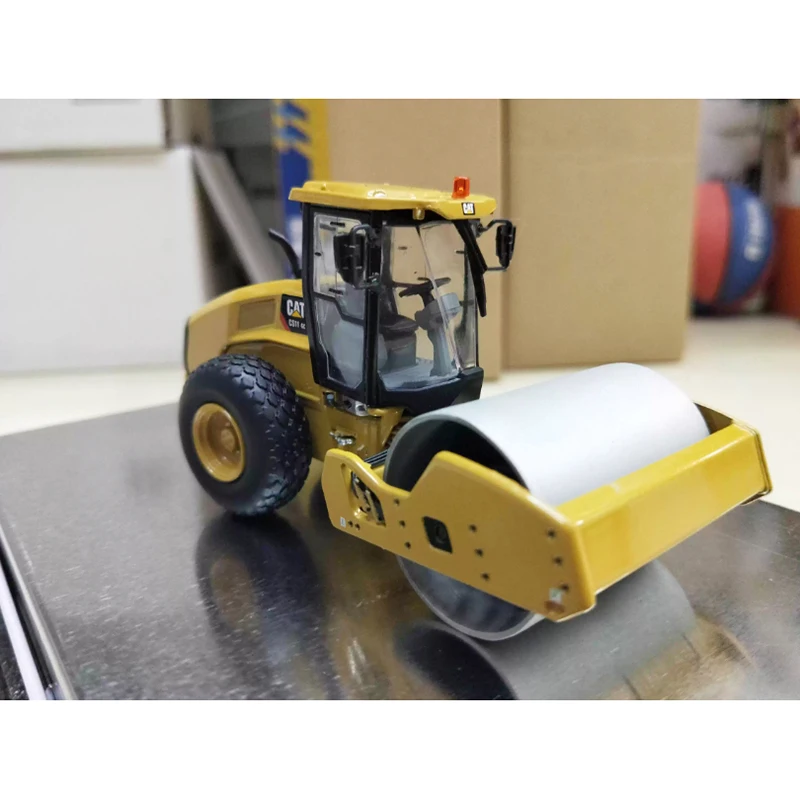 

DM Diecast 1:50 Scale CAT CS11 GC Vibratory Soil Compactor Alloy Engineering Car Model 85589 Collection Souvenir Display Gift