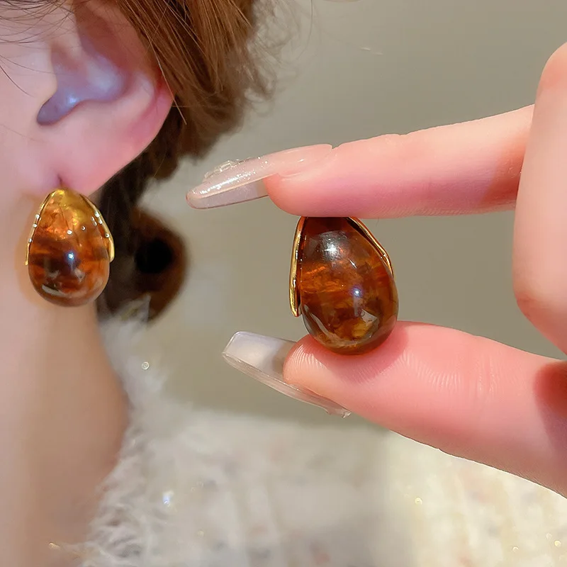 Maillard Amber Resin Stud Earrings Personality Design Water Drop Bean Shape Earring Retro Women's Ear Jewelry Accessories Gifts