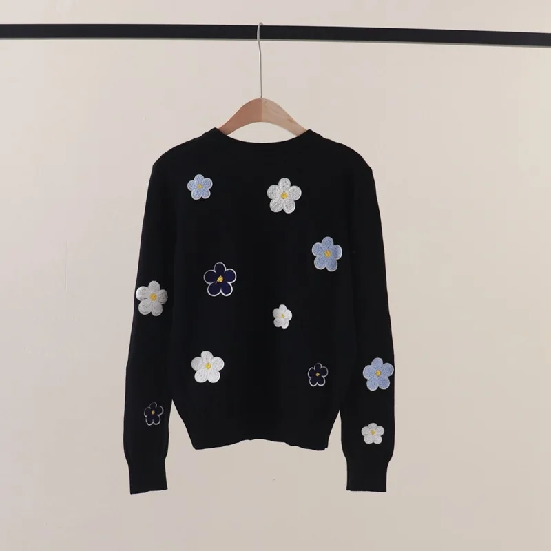 Autumn new flower embroidery patch loose round neck long sleeve pullovers sweater outer wear bottoming sweater for women