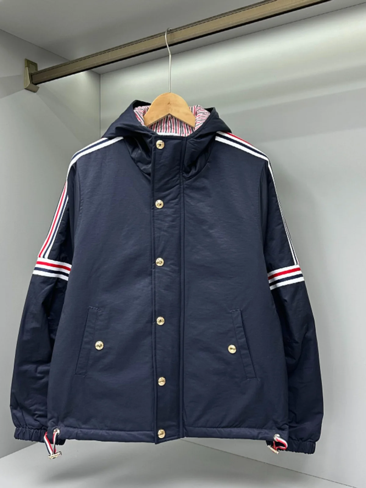 

Модная высококачественная французская мужская куртка с капюшоном, ветрозащитная, хлопковая, с цветными полосками на плечах, для пар, повседневная, в городском стиле