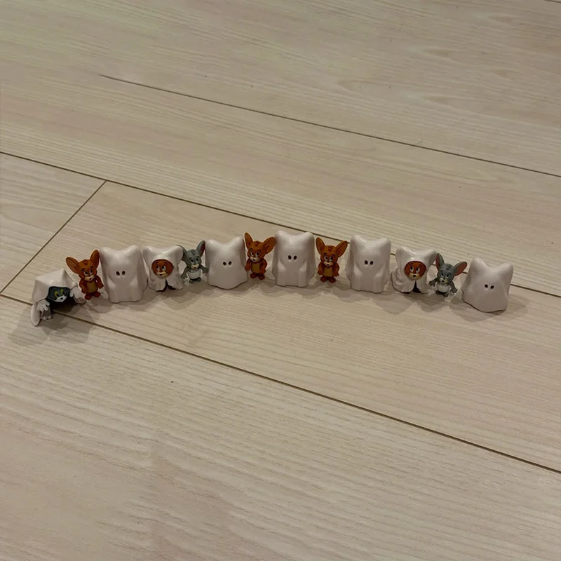 Spot Anime Film Geist Kostüm Verstecken Stil Tom Jerry Lustige Blind Box Desktop Ornament Kinder Geburtstag Geschenke