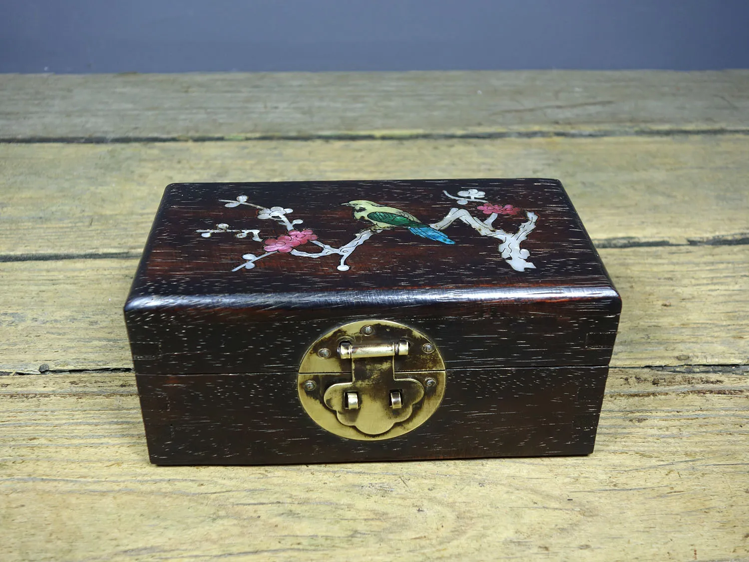 Carefully Crafted Home Decor Rosewood Jewelry Box With Exquisite Patterns and Exquisite Materials