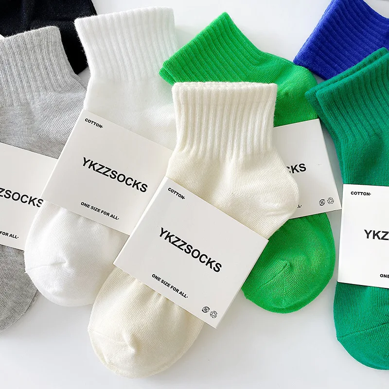 

3 Pairs of Fashionable Soft,And Versatile Socks for Men and Women Comfortable and Breathable Suitable for Running and Fitness