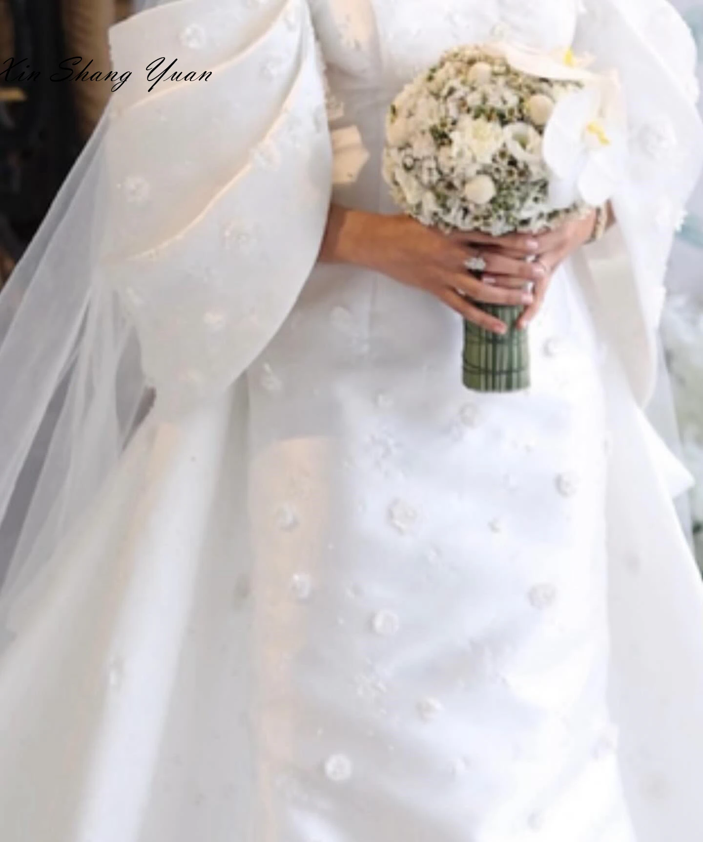 Customized Evening Dress Classic White Satin Strapless Off the Shoulder Sleeveless Chapel Train Beading Appliques Prom Gowns