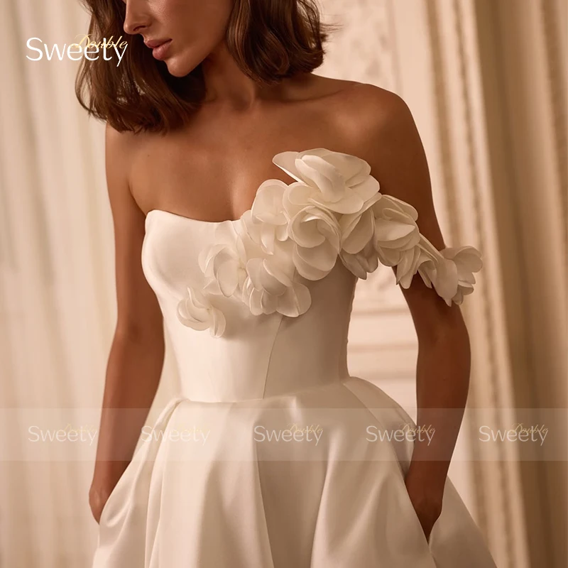 Graceful Wedding Dress Satin With 3d Flower Split A-Line Ball Gown Sleeveless Strapless Customized Bride Lace Up Robe De Mariee