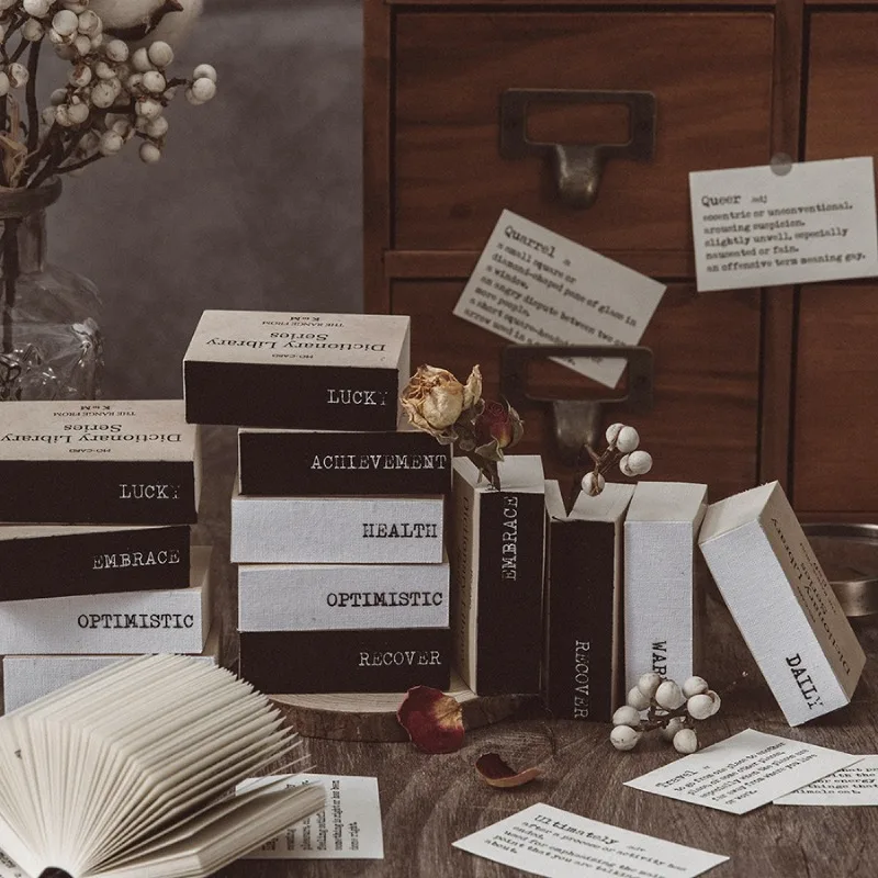 Petits papiers vintage imprimés avec des vers de poèmes pour la décoration de carnets de notes et les fournitures créatives faites à la main