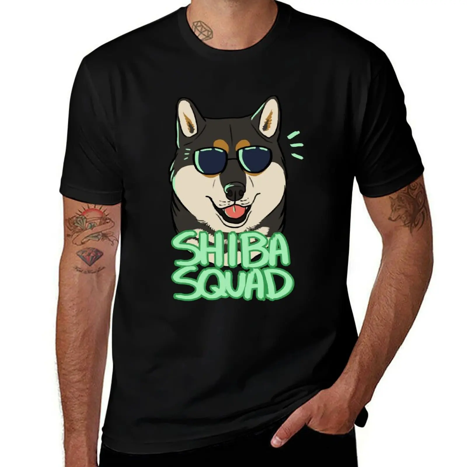 Camiseta SHIBA SQUAD (negra y marrón) de talla grande que combina con todo