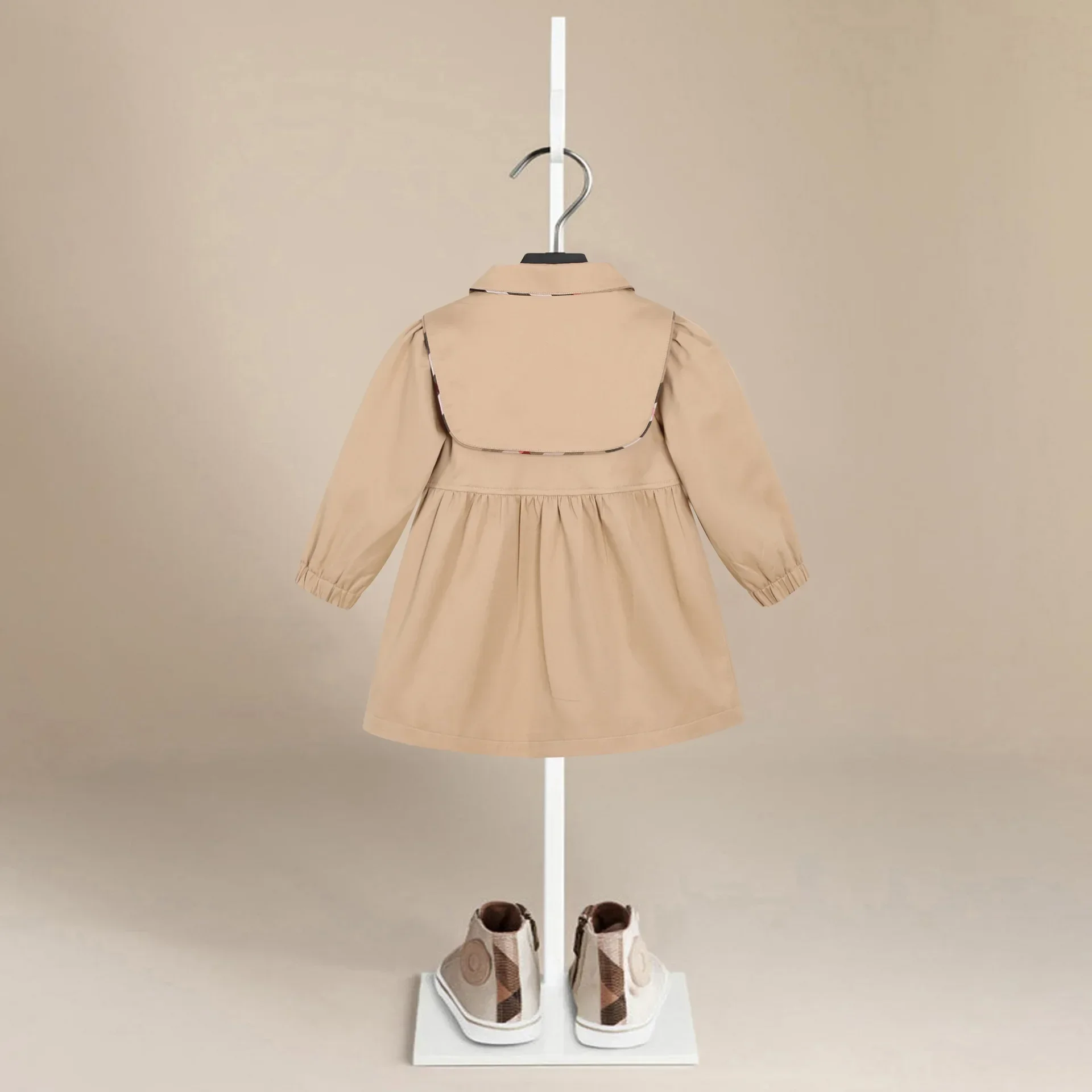 

Детская одежда для девочек, осеннее новое корейское платье для маленьких девочек, модный однотонный двухслойный топ, плащ в британском стиле, комплект одежды