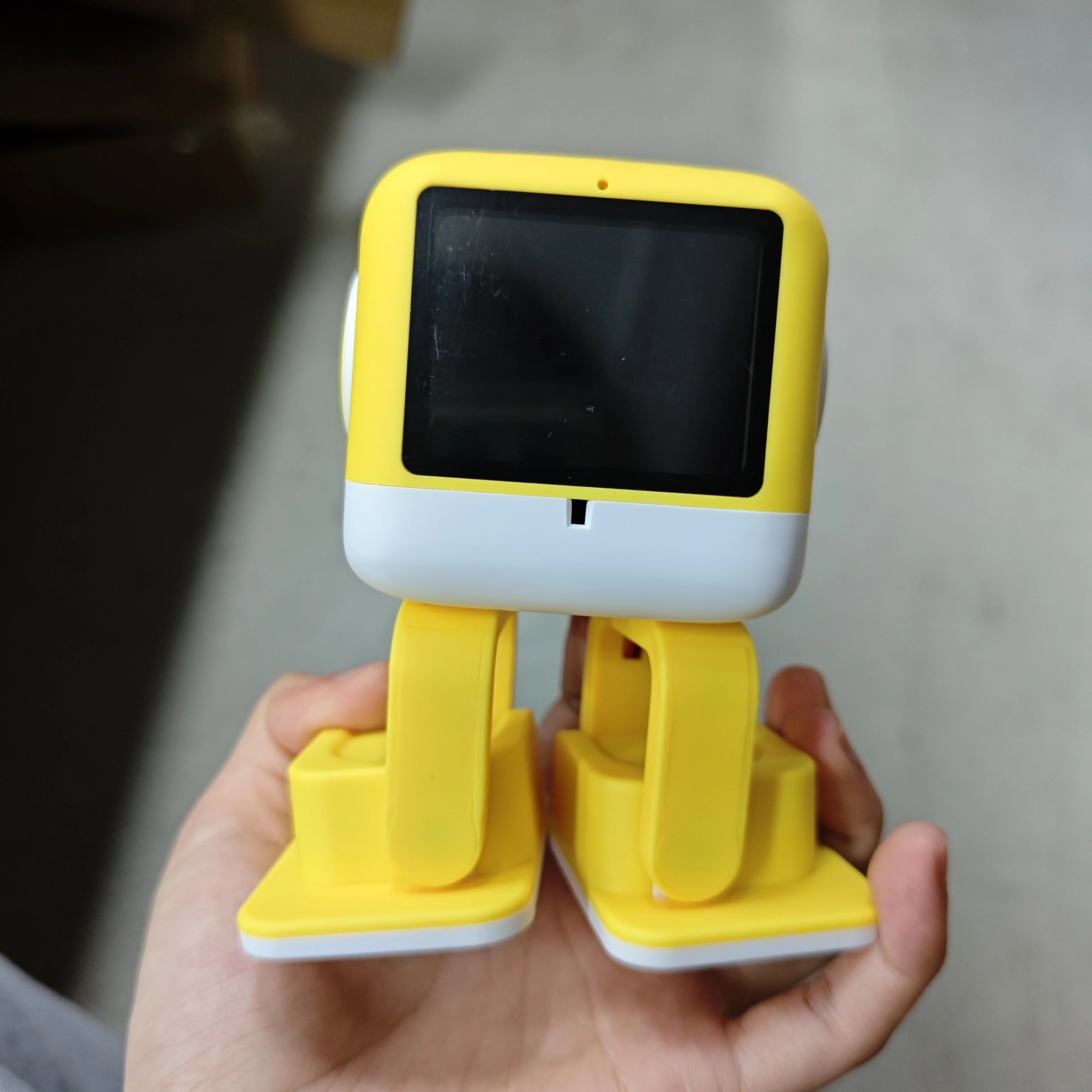 WLtoys Smart AI Robot Toy LCD Touch Screen Interactive Educational Robot with Chat Dance Voice Control Kids Learning Companion