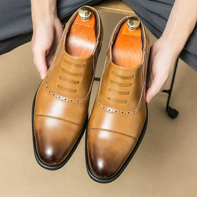 Sapatos de couro estilo italiano masculino, sapatos Oxford de escritório, vestido de noite formal, casamento, brogue, negócio, moda, 2024