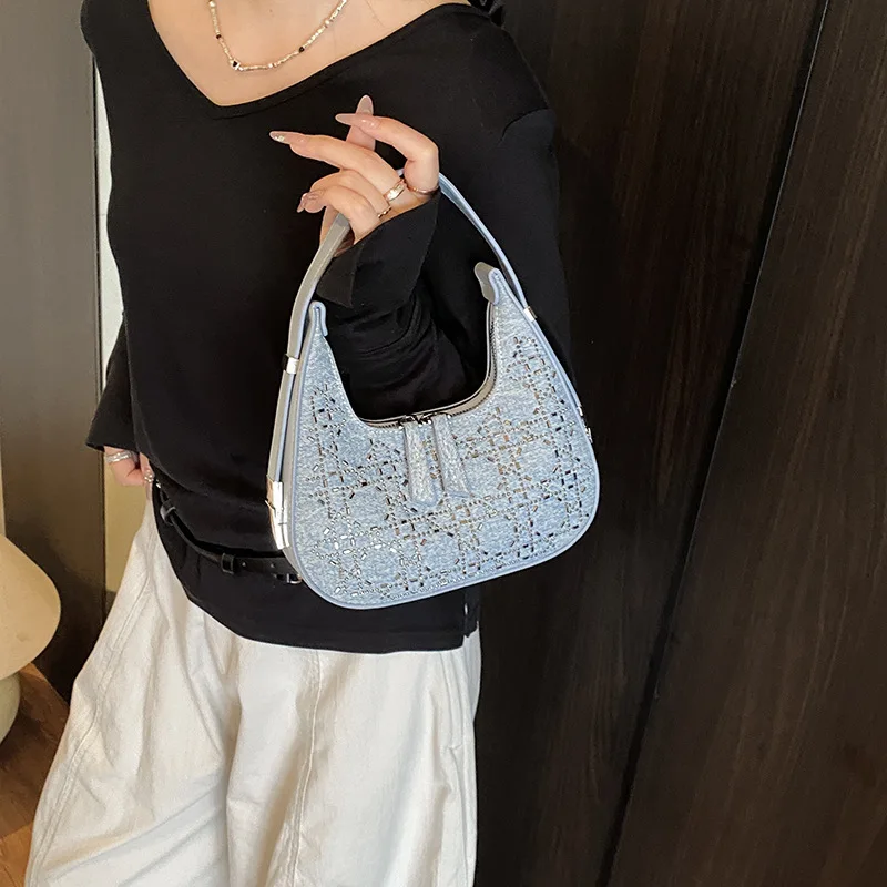 

2025 Women's New Dumpling Bag - Handheld Shoulder Design, Fashion Versatile, Underarm Carry Option