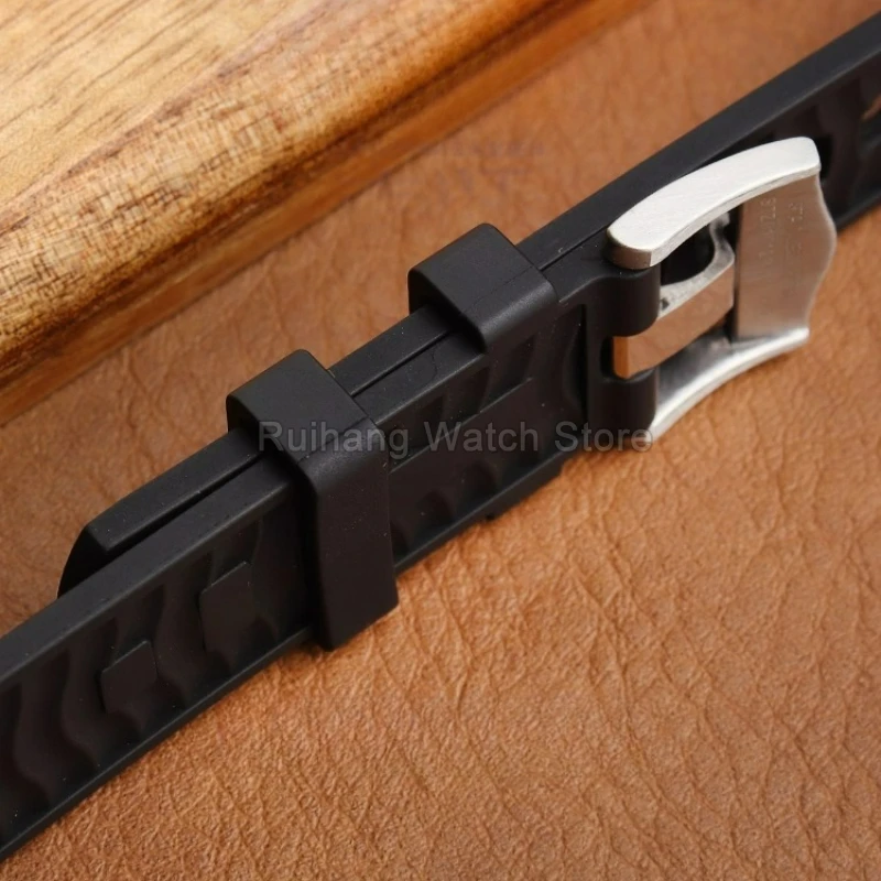 سوار من السيليكون بواجهة منحنية 20 مشبك خاص باللون الأسود والأزرق لساعة أوميغا ساماستر قابلة للتنفس ومقاومة للعرق وناعمة الملمس