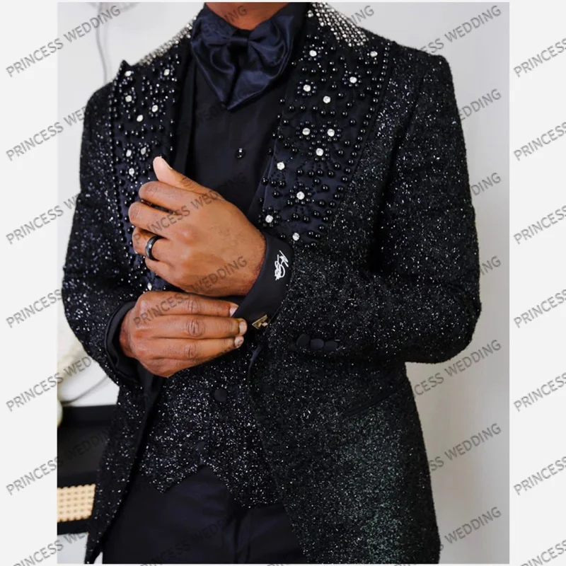 

Sparkly Sequined Men Wedding Tuxedos 3 Pieces Crystal Beading Peaked Lapel Outfits Groom Pants Sets