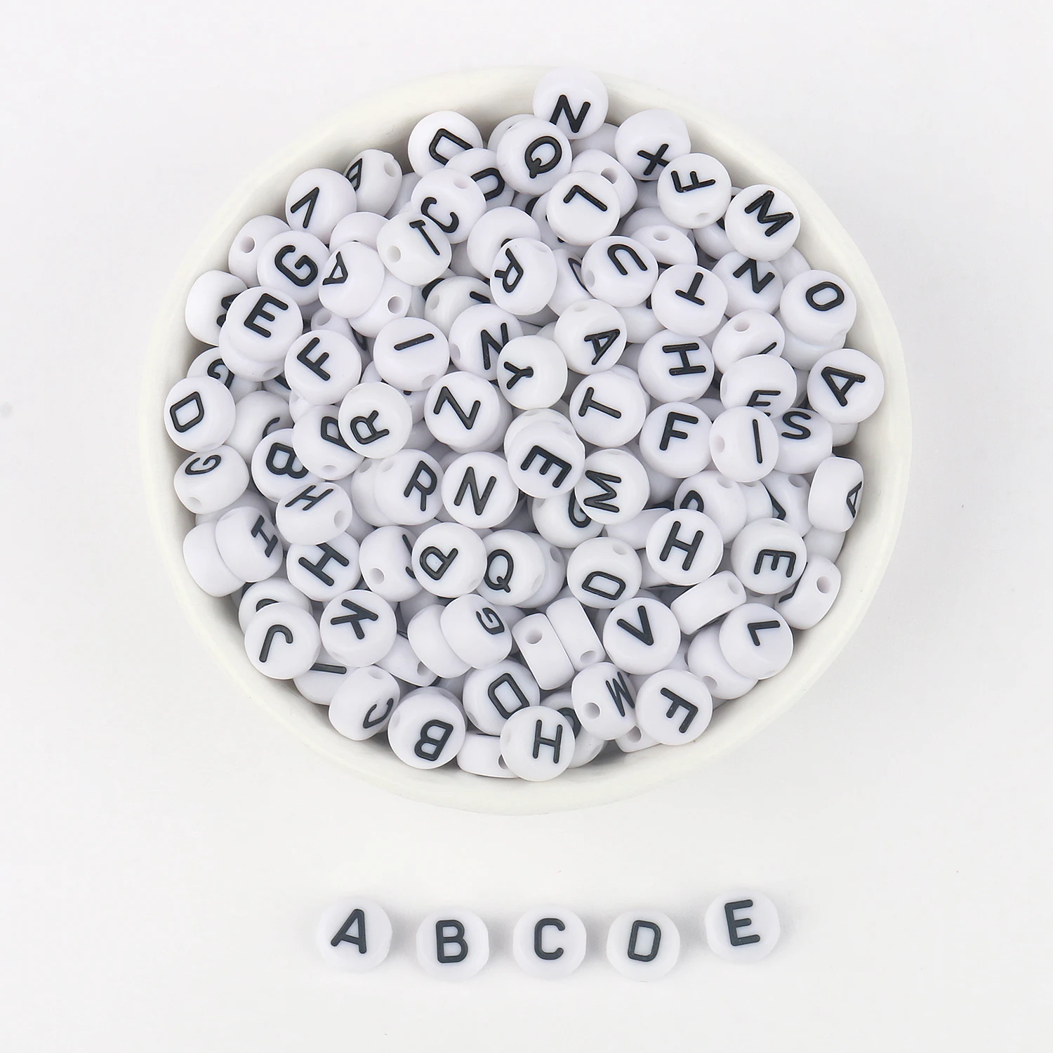 Mixed White Letter Acrílico Beads, Round Flat Beads Alfabeto, Fazer Jóias, Handmade DIY Pulseira e Colar, 100 PCs, 200 PCs, 300 PCs, 500 PCs