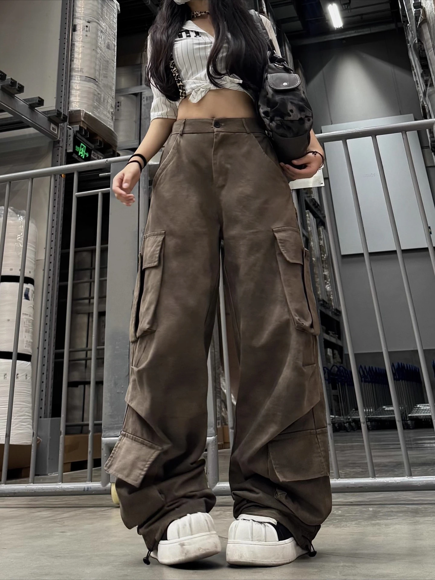Spring and Autumn New Women's Pants, Khaki Multi Pocket Straight Leg Trendy Work Pants