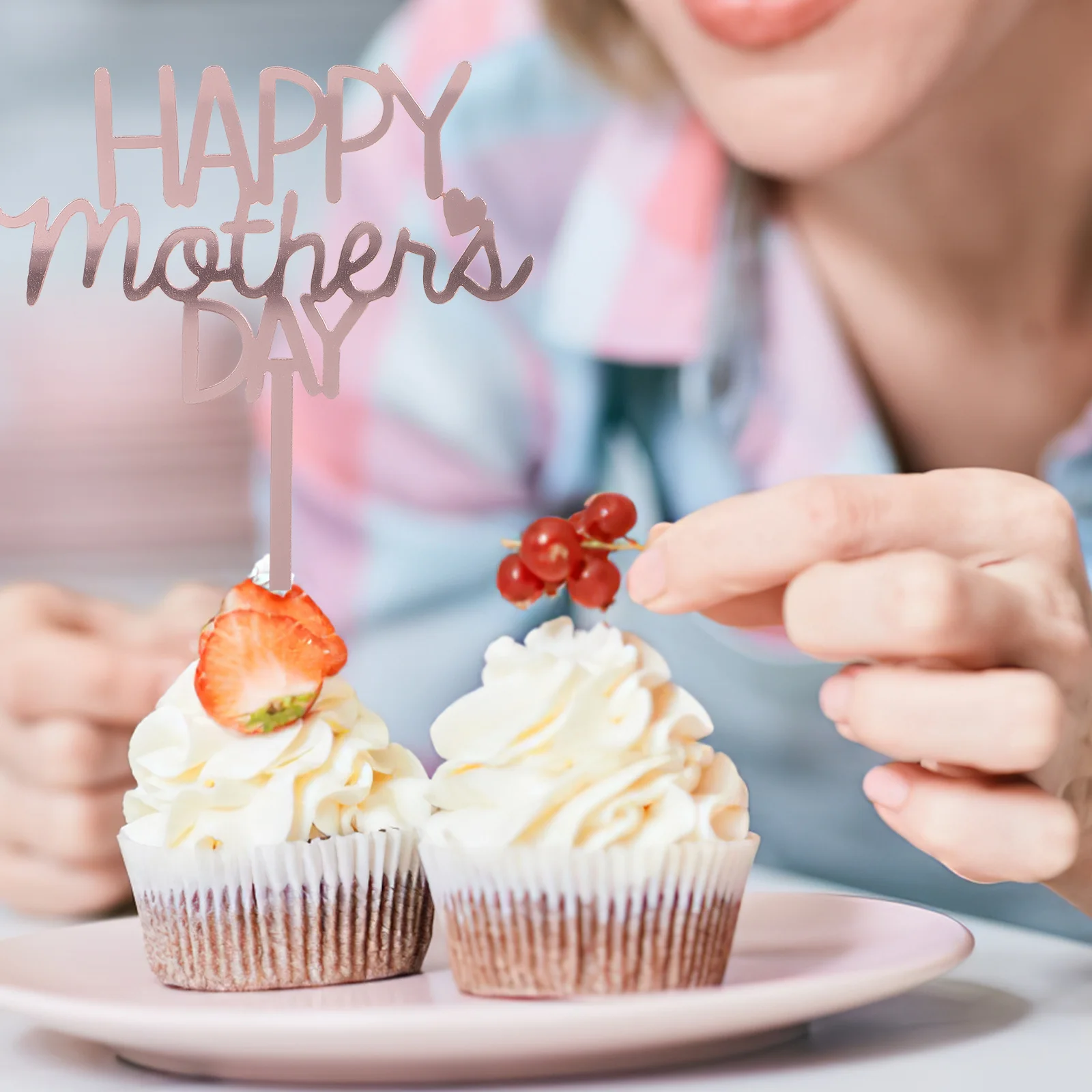 

10Pcs Acrylic Cake Toppers Creative Mother's Day Cake Inserts Ornaments for Mom Birthday Party Decor Cupcake Ornaments