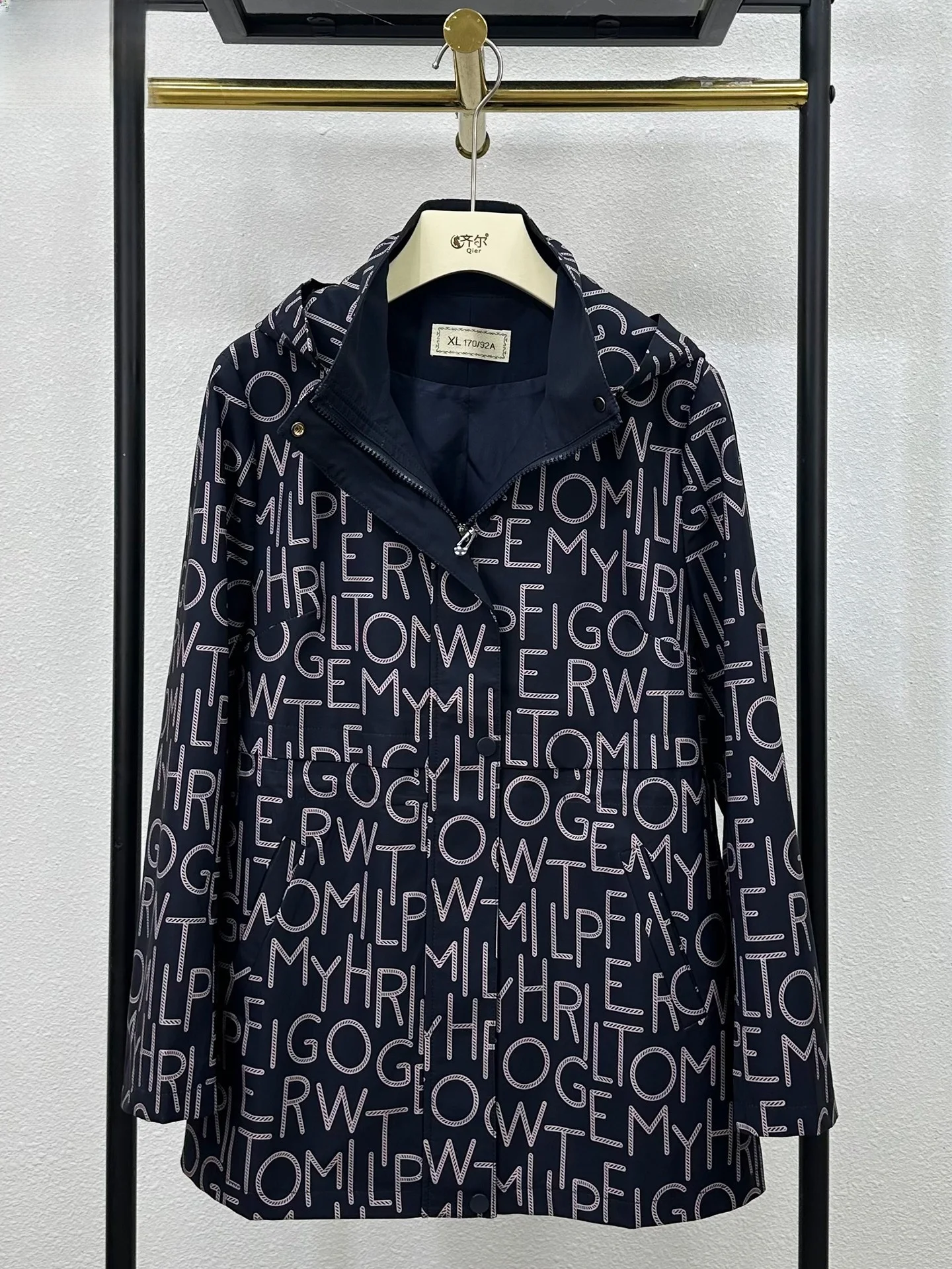 

Faionable Printed Loose Coat for Middle-Aged Women with Hood Polyester And Nylon Material Zipper Closure Spring Autumn Wear