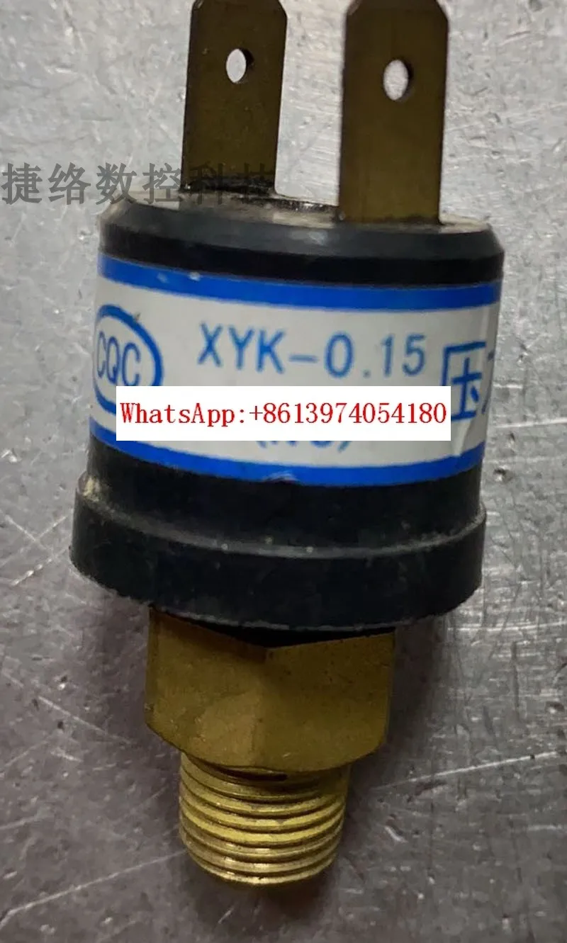 

XYK-0.15 XYK-0.17 Flow through Oil Pump Pressure Switch XYK Type Detection Switch Detector 1.7 0.9
