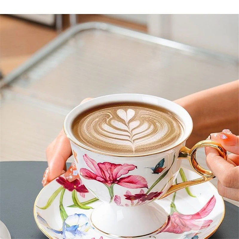 180ML/200ML British Afternoon Tea Cup and Saucer with Spoon Elegant Lily Flower High-end porcelain Coffee Mug Tea Cup Drinkware