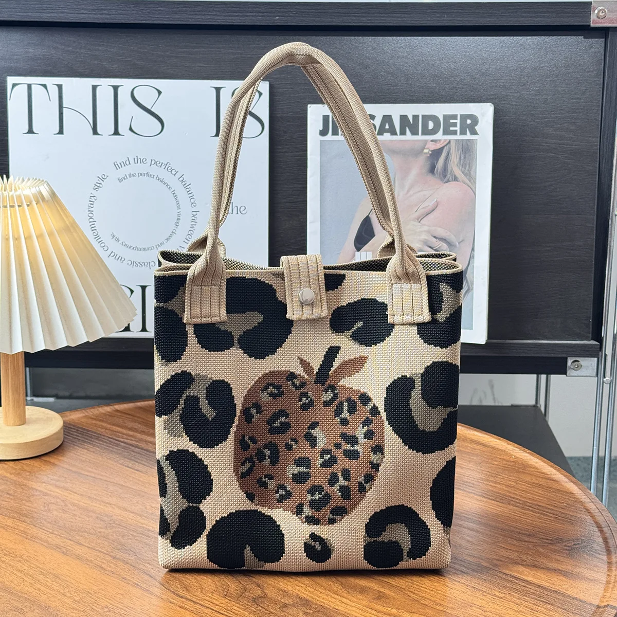 Leopard Print Apple-Patterned Knitted Shoulder Bag, High-Quality Eco-Friendly Gift Bag, Multifunctional Large-Capacity Tote Bag, Suitable for Gifting to Family, Friends, Classmates, Holiday Shopping, Fashionable Handbag, Daily Casual Outing, Carrying Essentials, Women's Bag
