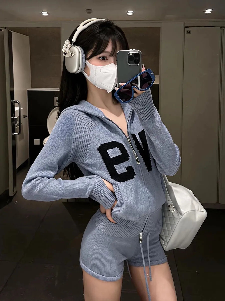 American Style Knitted Letter Set Two-Piece Short Pants Outfit Misty Blue Zipper Cardigan for Women Fashionable Autumn Wear