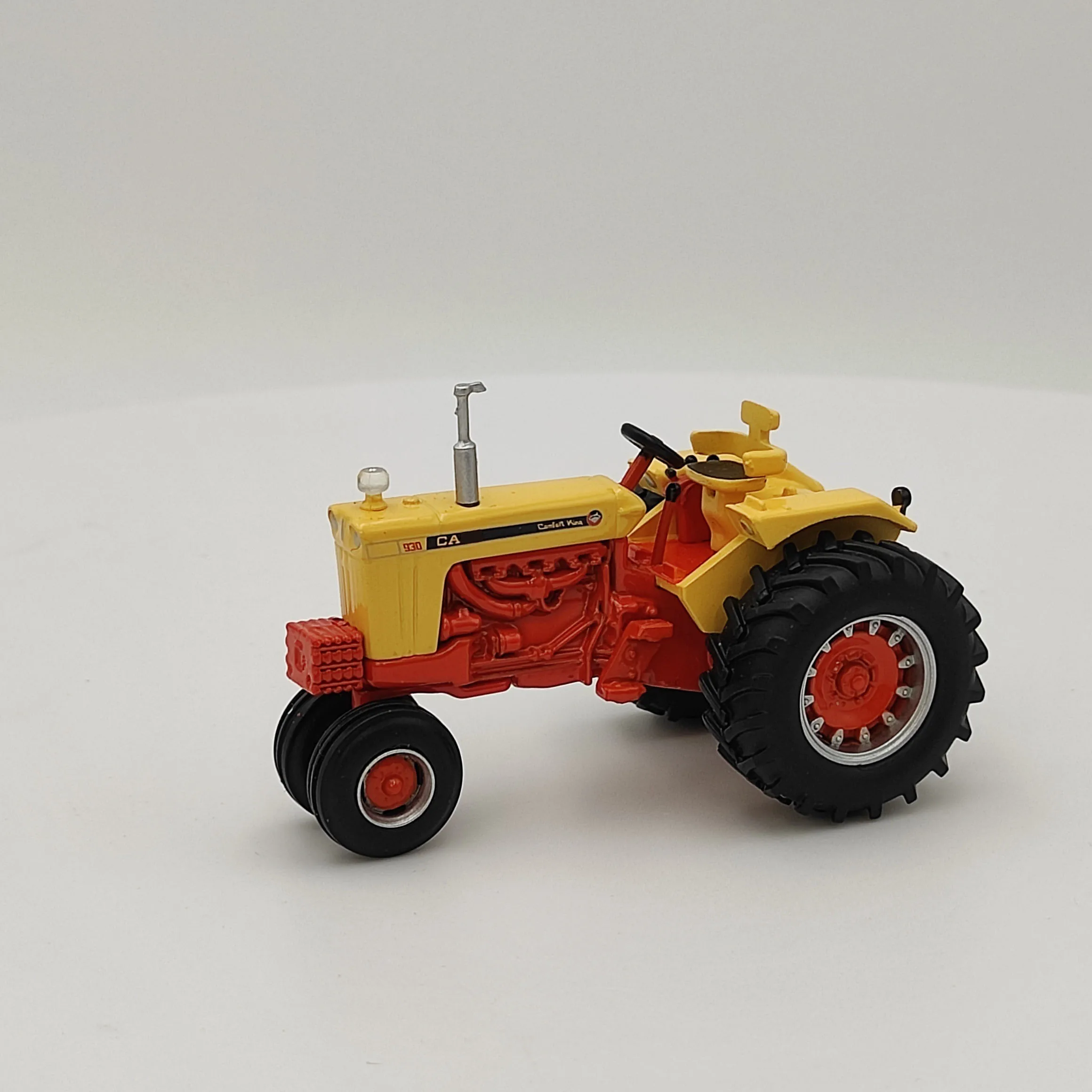 

Diecast 1/64 Scale TRACTOR REPLICA Alloy Collectible Toy Gift Souvenir Display