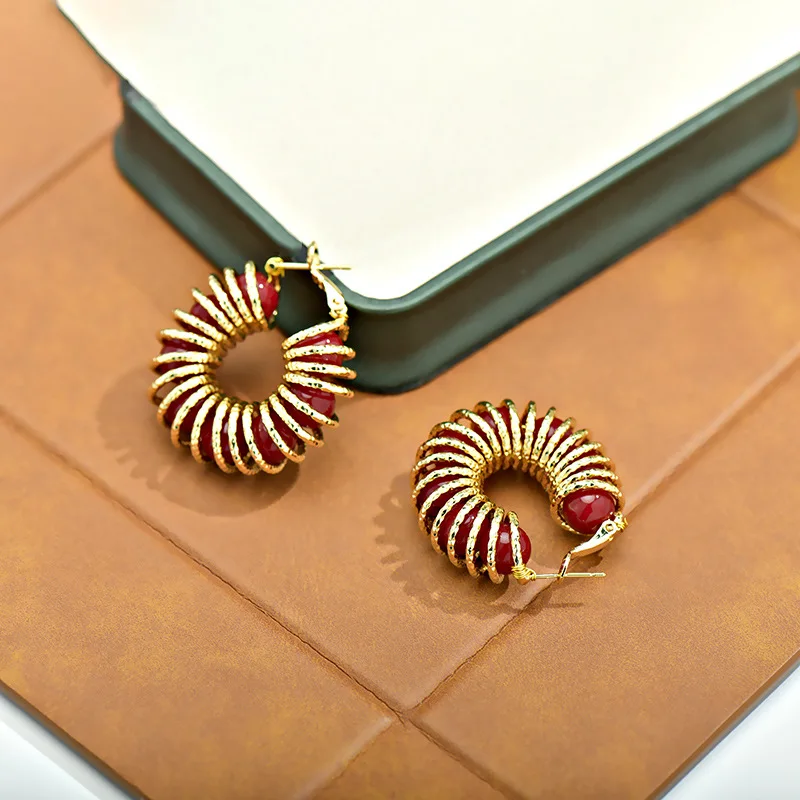 New style personalized high-end spring earrings, trendy and versatile, with a round design and exaggerated ear studs as jewelry.