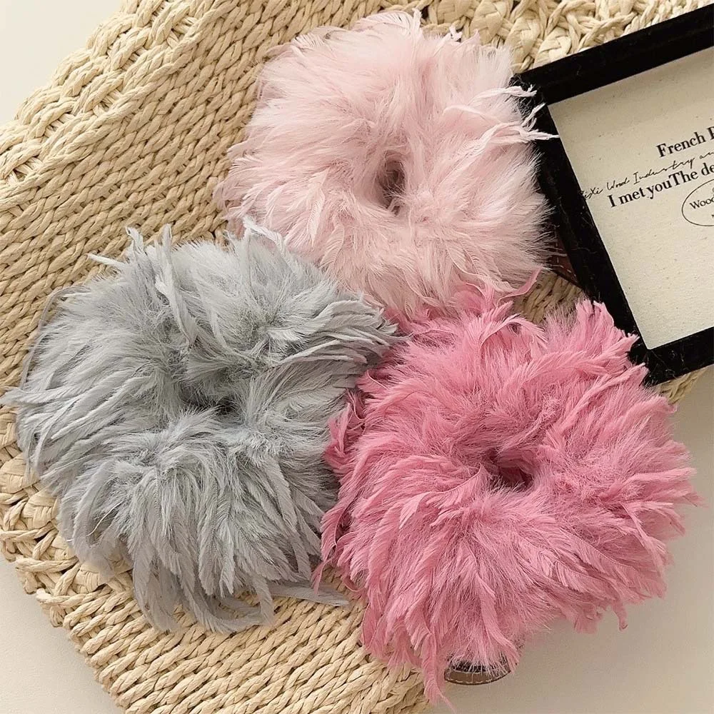1 Stück elegante Haarband mit Federn und Pompons für Herbst/Winter, hochwertiges, vielseitiges Haaraccessoire für Pferdeschwänze und Dutt, geeignet für Partys – Detail 6