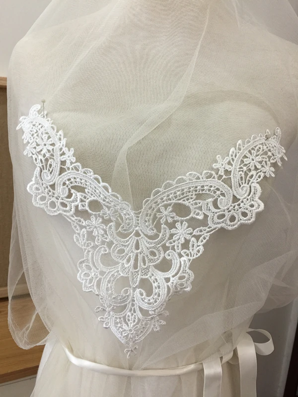 

Delicate Water Soluble Embroidered Cutout Lace Appliqué For Wedingdress Accessories