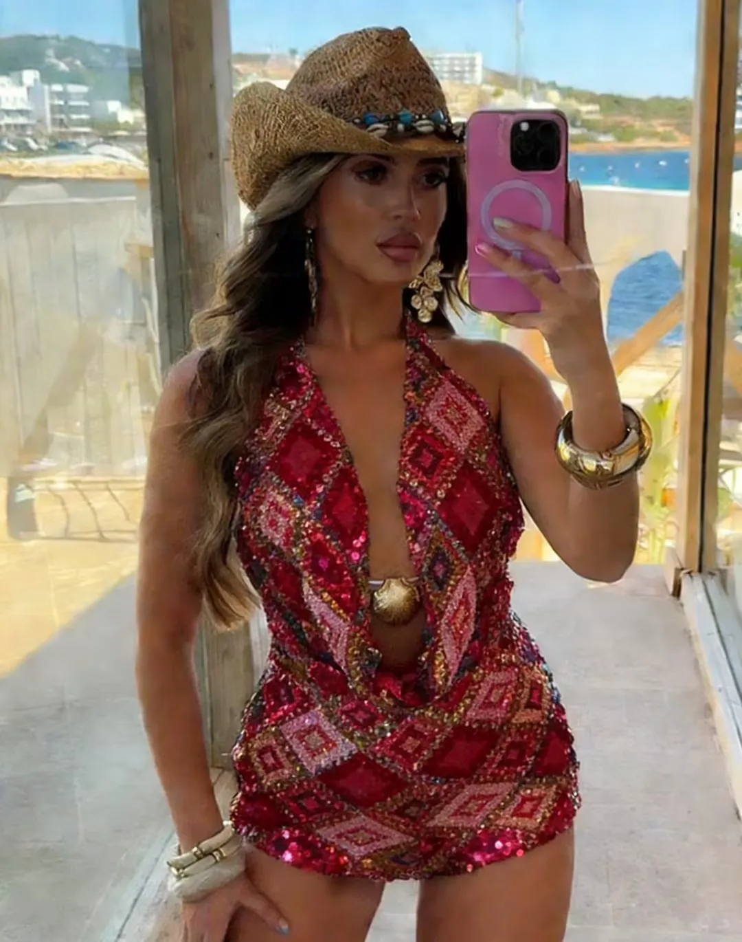 

Новый летний модный комплект 2026: женский топ с блестящими пайетками и открытой спиной на бретелях и облегающие шорты