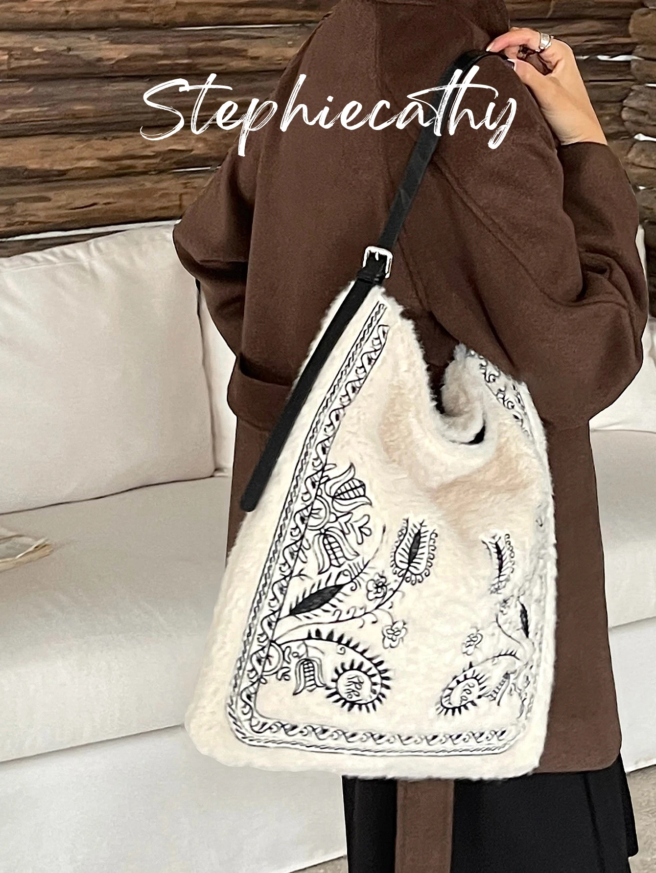 حقيبة كتف نسائية SC فاخرة من الفرو الصناعي حقيبة يد هوبو بنمط الأزهار ذات سعة كبيرة ومحفظة مربعة خفيفة الوزن كاجوال للعطلات اليومية