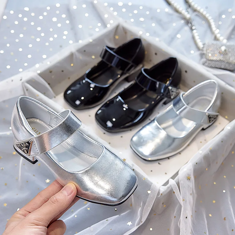 2025Girls' Spring and Autumn New Catwalk Stage Performance Bright Silver Princess Little Leather Shoes