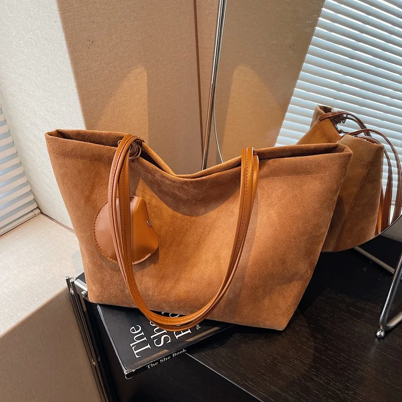 

2025 New Autumn Large Capacity Vintage Tote Bag for Women Designer Luxury Sand Matte Shoulder Crossbody Bag Trendy Commute Bags