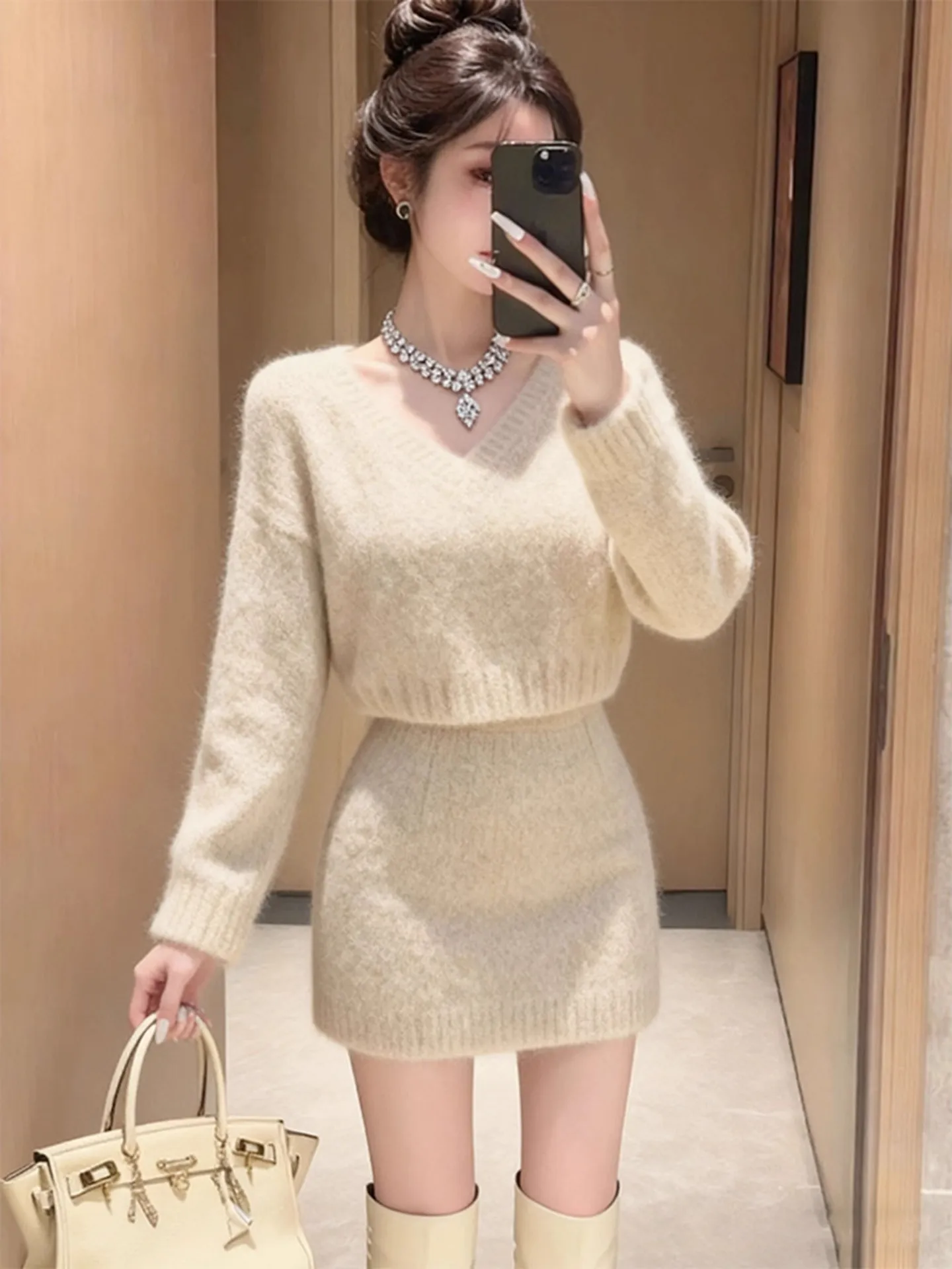 

Korean Sle V-Ne Knitted Sweater And Slim Fit Skirt Two-Piece Set for Women Autumn Winter Faion Casual Loose Fit High Waist